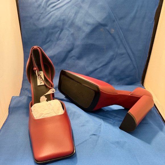 ALAIA
Leather d'Orsay Square-Toe Pumps - Picture 4 of 11